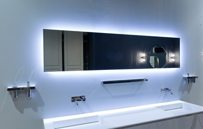miroir-éclairant-salle-de-bain-miroir-avec-led-luminaire-blanche-led