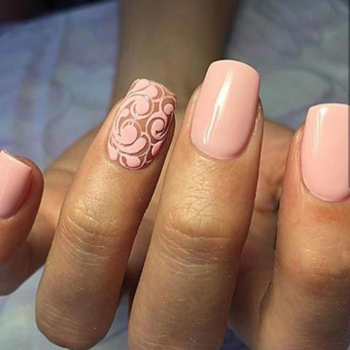modèle-ongles-rose-nude-jolie-déco-nail-art
