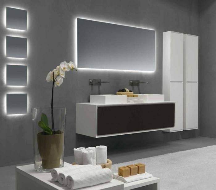 rifra-design-miroir-éclairant-salle-de-bain-murs-gris-comment-eclairer-la-salle-de-bain
