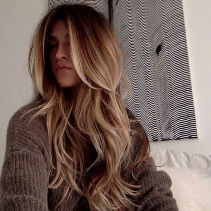 tie-and-dye-naturel-cheveux-blond-vénitien-balayage-cheveux-brun-balayage-pour-brune