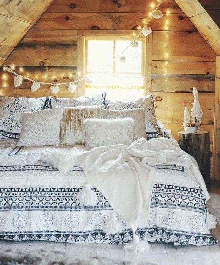 0-idee-deco-romantique-éclairage-romantique-mur-en-planchers-clair-chambre-a-coucher-adulte