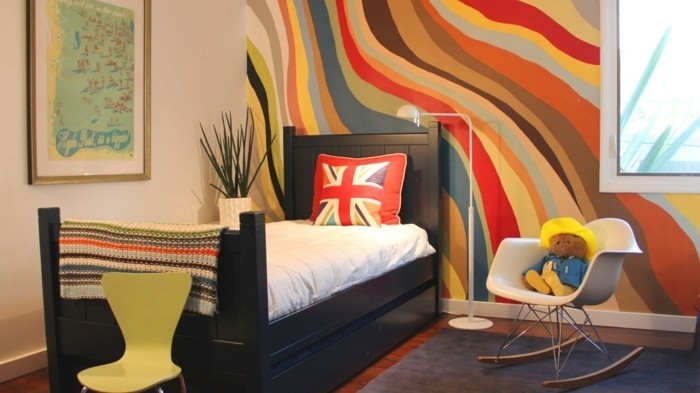 peinture-chambre-enfant-mur-couleur-ivoire-et-mur-multicolore-une-ambiance-enjouée