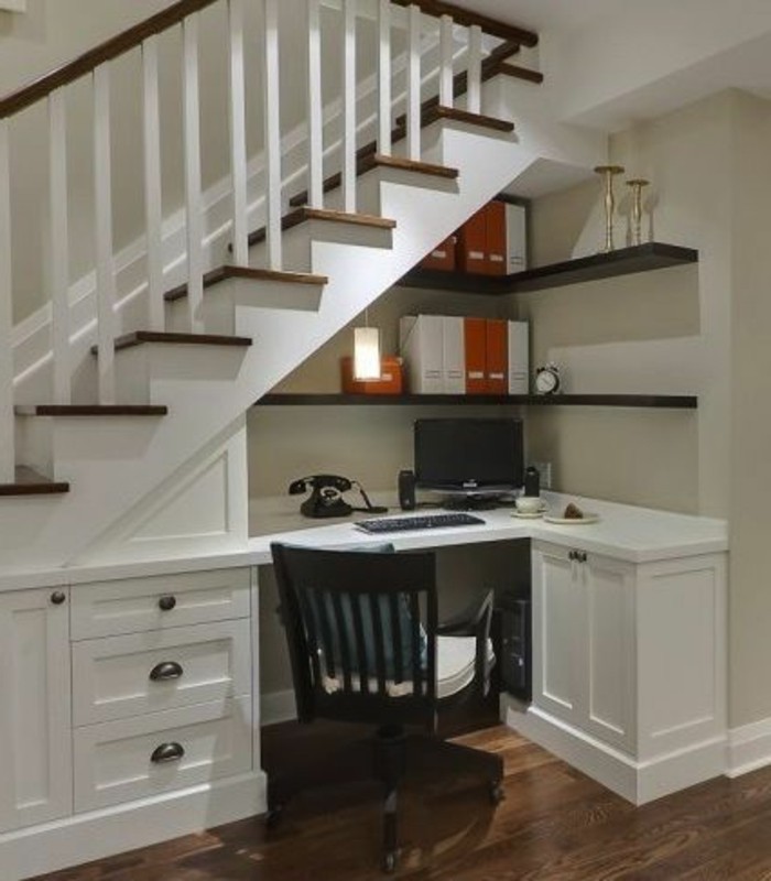 idee-deco-escalier-renovation-escalier-un-coin-de-travail-est-également-susceptible-de-rehausser-la-beauté-de-votre-escalier