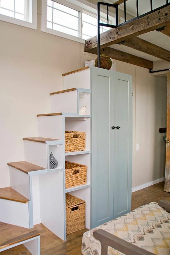 admirable-idee-deco-escalier-avec-espace-de-stockage-joli-et-fonctionnel-design-escalier-à-pas-japonais-maison-de-campagne