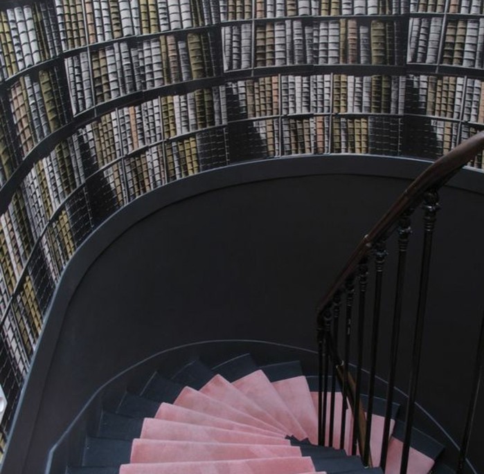 deco-escalier-originle-en-trompe-l-oeil-déco-murale-imitation-bibliothèque