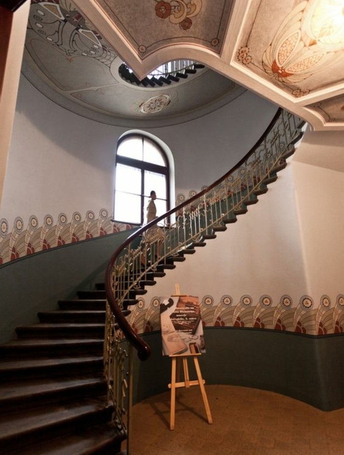 idee-deco-escalier-très-esthétique-escalier-tournant-maison-moderne