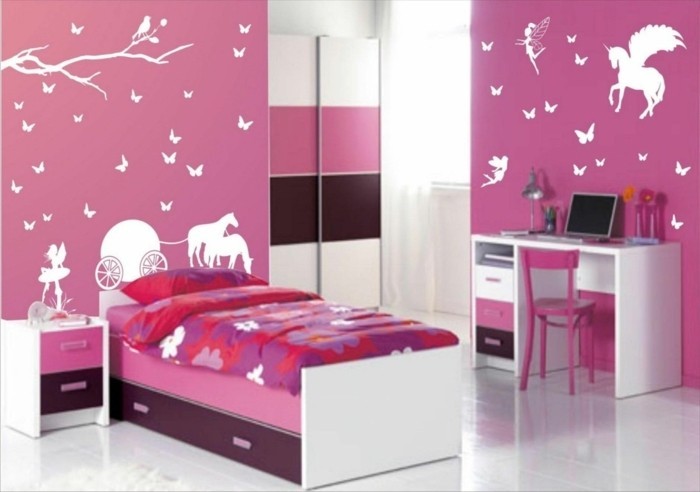 deco-chambre-fille-en-blanc-marron-et-rose-comme-couleur-prédominante-une-chambre-fille-glamour