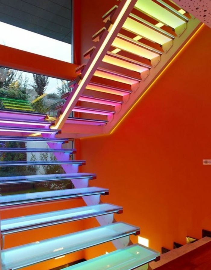 escalier-moderne-modele-escalier-demi-toutnant-escalier-éclairage-LED-en-différentes-couleurs