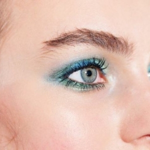 Comment maquiller les yeux bleus. Le maquillage des stars et les tendances actuelles!