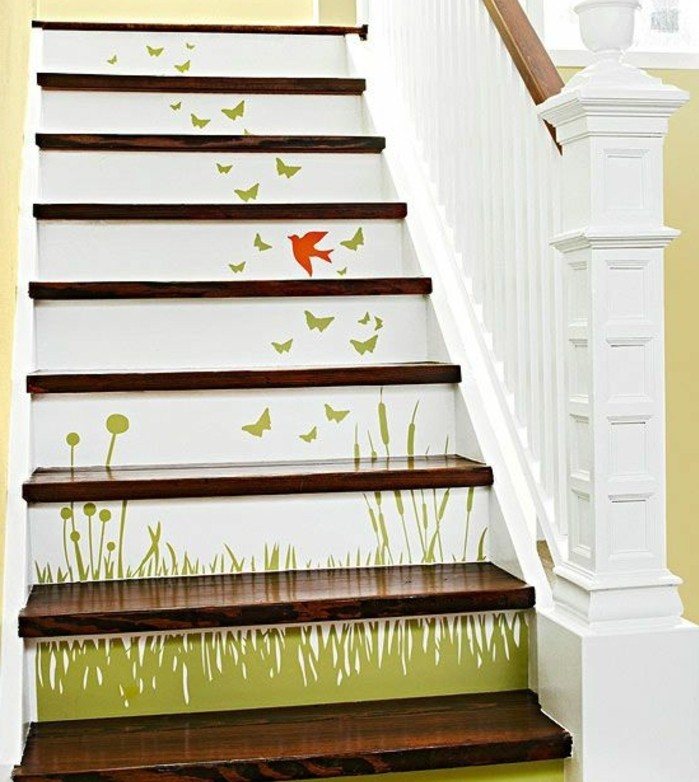 peinture-escalier-bois-à-motifs-floraux-renovation-escalier-formidable