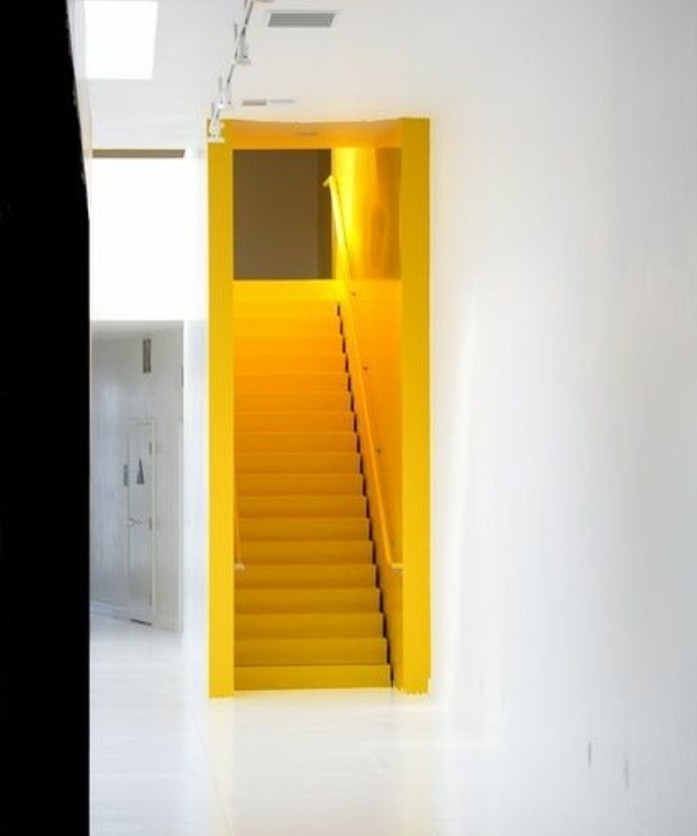 repeindre-un-escalier-idée-formidable-peinture-escalier-bois-en-jaune
