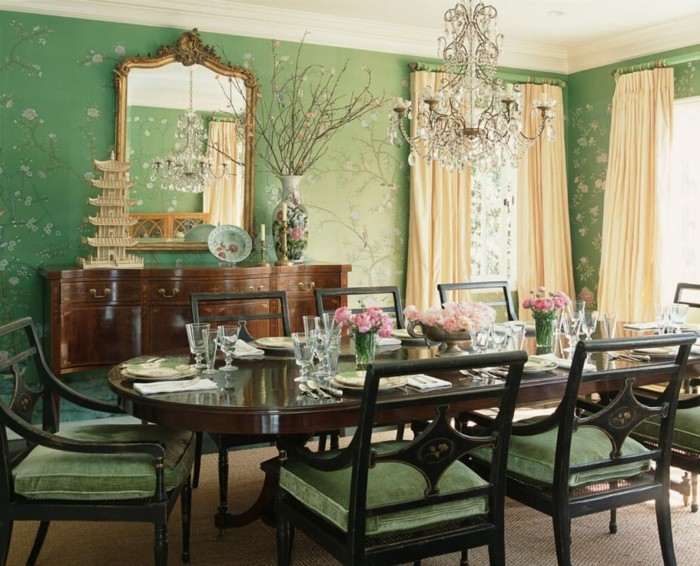 deco-salle-a-manger-très-élégante-mur-vert-à-jolis-motifs-floraux-table-en-bois-marron-sièges-chaise-vertes-salle-à-manger-luxe