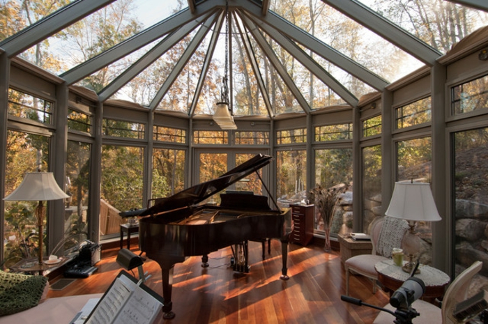 deco-veranda-traditionnelle-un-espace-où-on-peut-s-adonner-à-son-occupation-préférée-la-musique