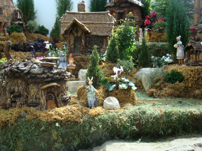 76-decoration Disney dans le jardin. Un village.