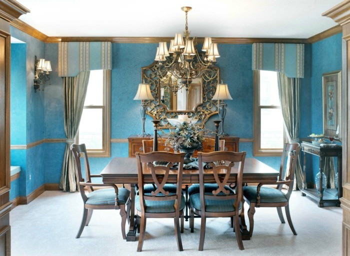 peinture-salle-à-manger-bleue-meubles-en-bois-marron-décor-exubérent-lustre-et-miroir-design-intéressant