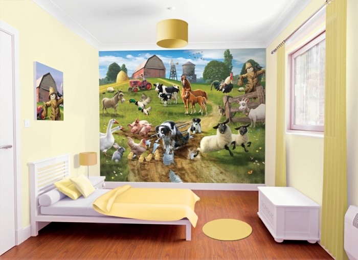 deco-chambre-enfant-peinture-jaune-avec-un-mur-d-accent-représentant-un-joyeux-dessin-pastoral-représentant-de-différentes-animaux