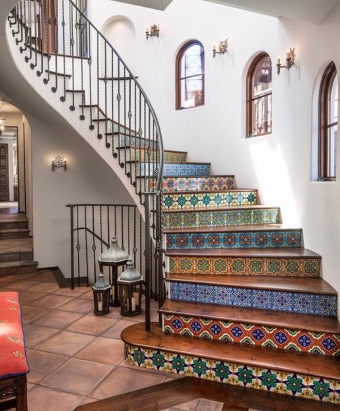 escalier-moderne-escalier-quart-tournant-marches-colorés-style-oriental