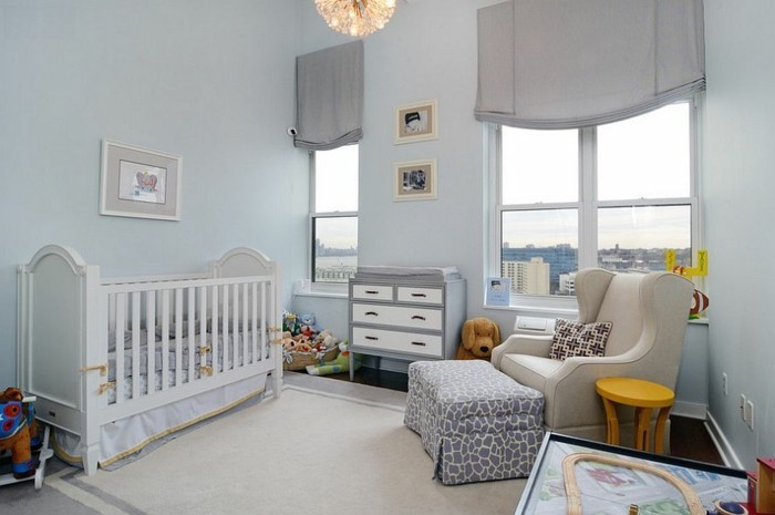 deco-chambre-bebe-garcon-peinture-chambre-bébé-bleue-chambre-bebe-soigneusement-aménagée-ambiance-cozy
