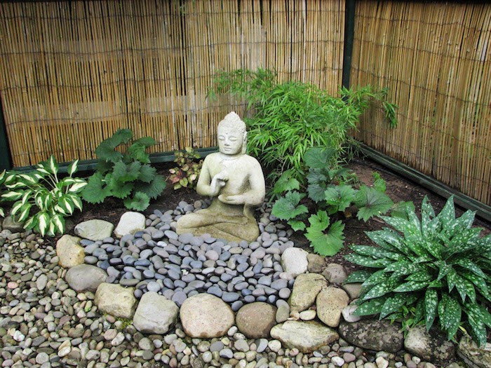 amenagement petit jardin zen statue bouddha