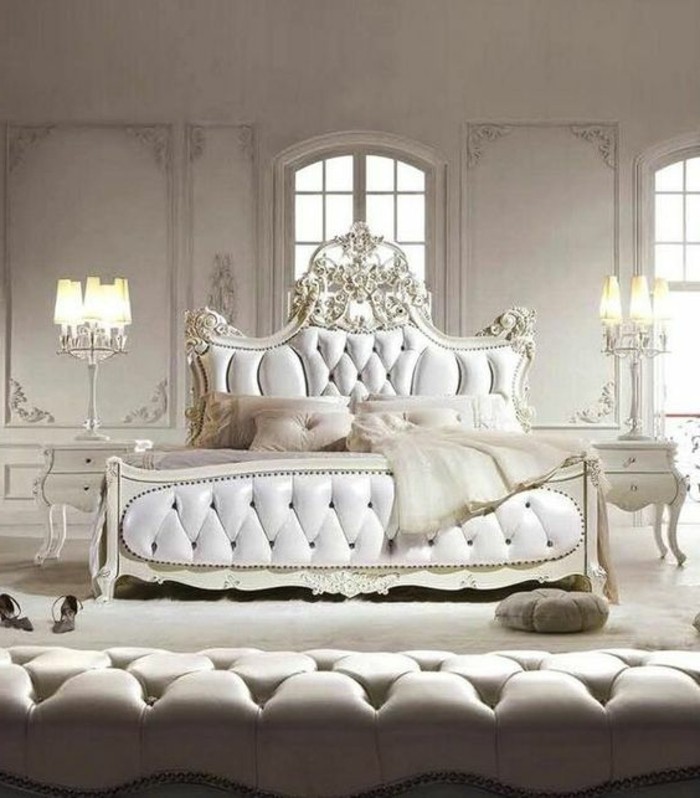 chambre-adulte-romantique-tete-de-lit-capitonné-en-cuir-beige-lampe-de-chevet-baroque