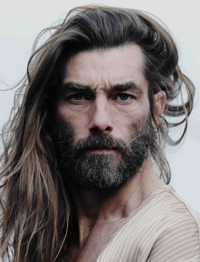 Cheveux long homme: exemples et astuces pour se pousser les cheveux