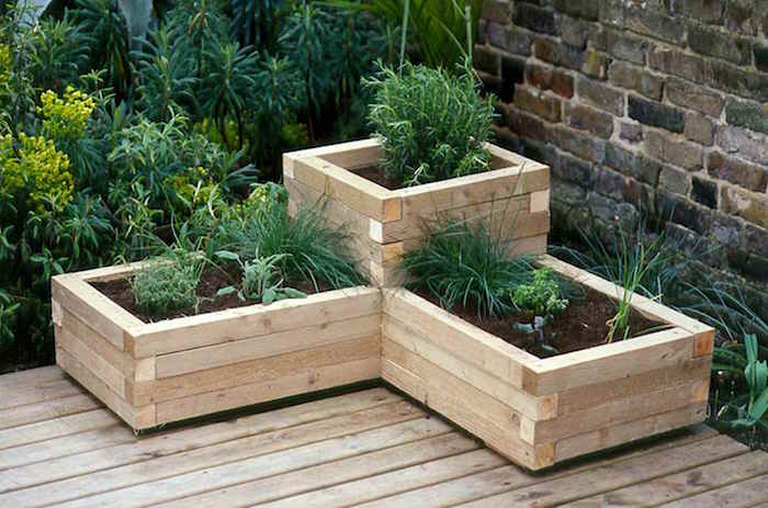 comment-fabriquer-une-jardinière-en-bois-pas-cher