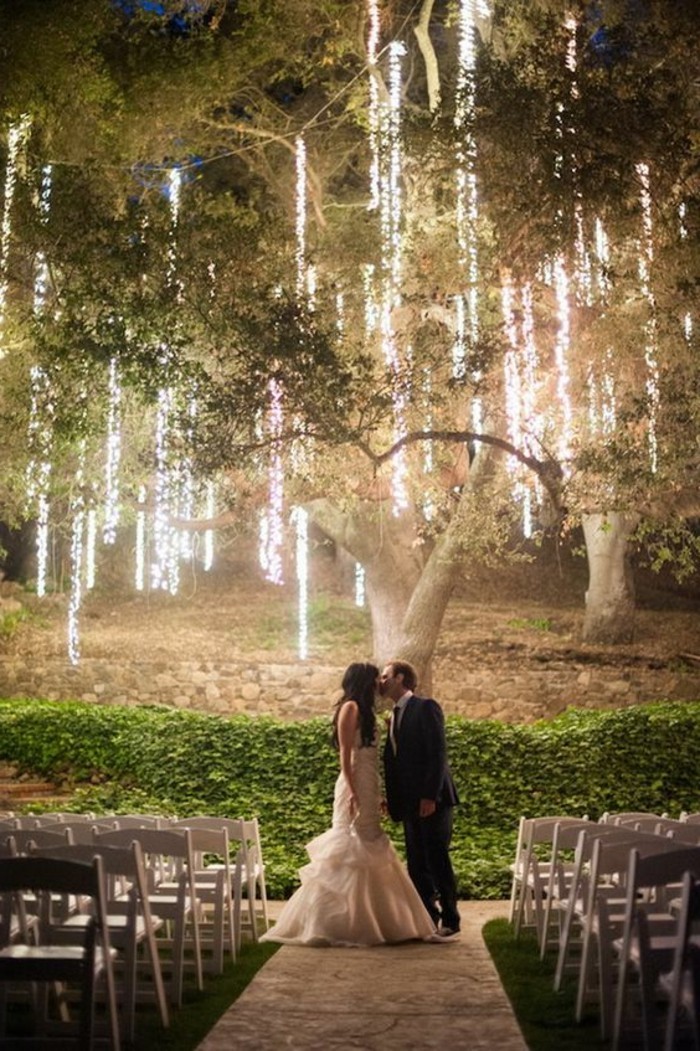 eclairage-romantique-arbre-decoration-luminaire-romantique-deco-romantique-pour-mariage