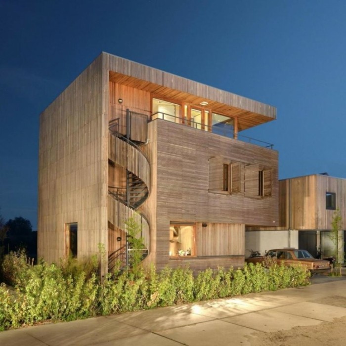 escalier-colimaçon-exterieur-maison-en-bambou-style-moderne