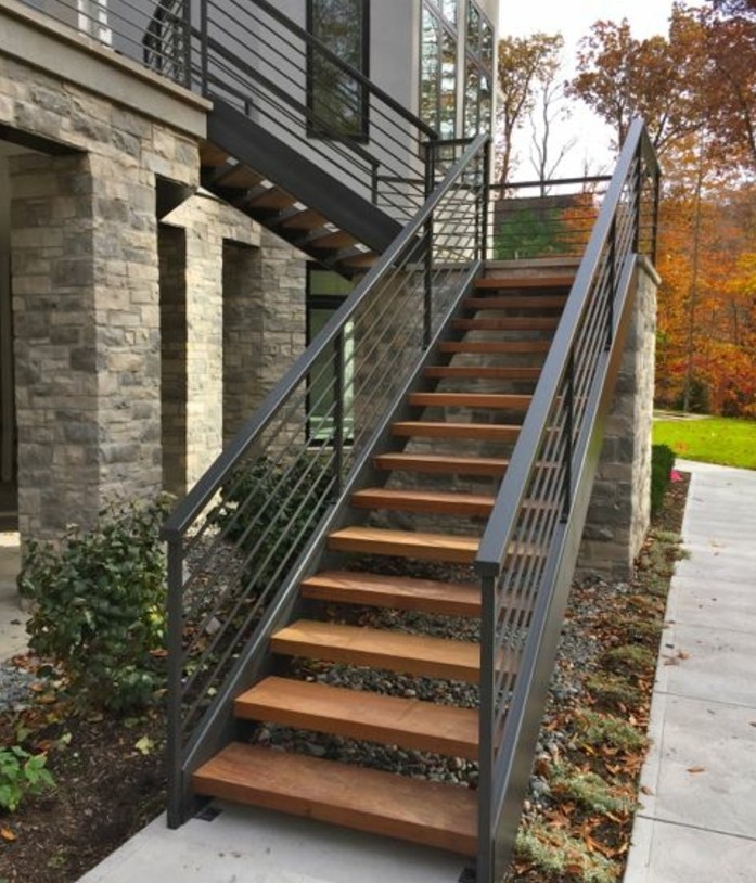 escalier-escalier-demi-tournant-exterieur-escalier-en-acier-et-bois
