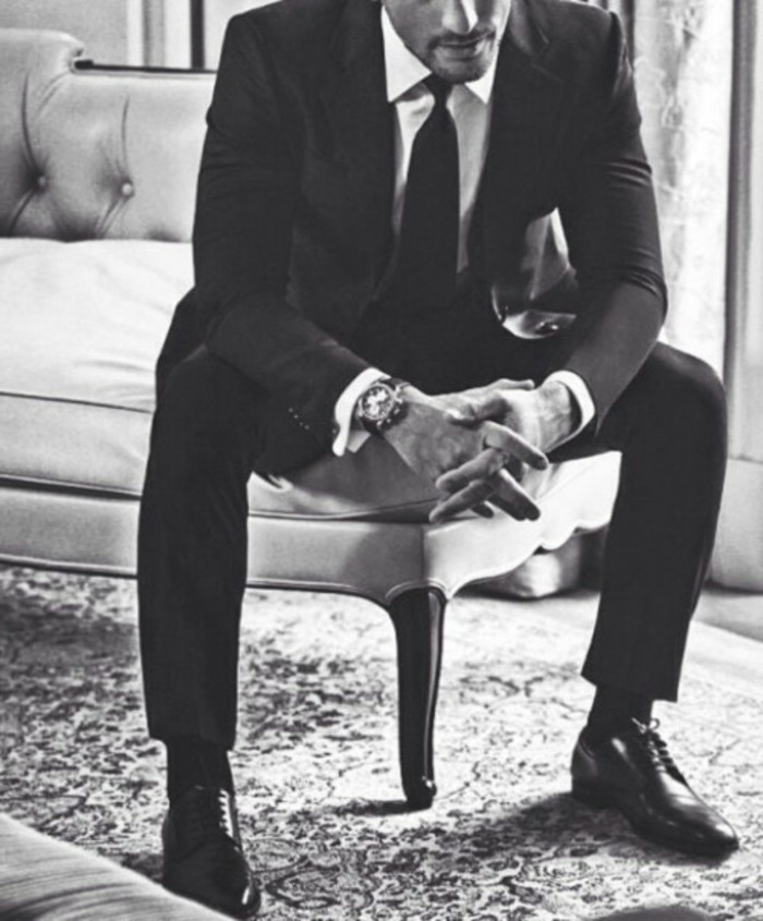 jolie-veste-velours-homme-costume-moderne-noir-et-blanc-photo