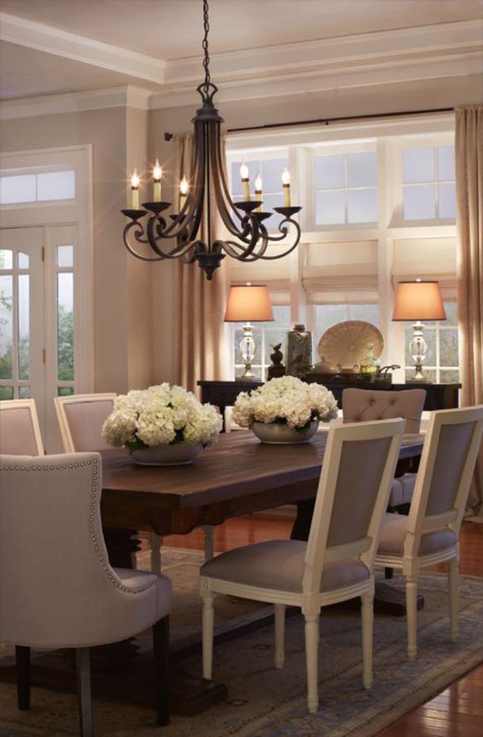 luminaire-de-salle-à-manger-chandelier-rustique-et-déco-avec-fleurs-blanches