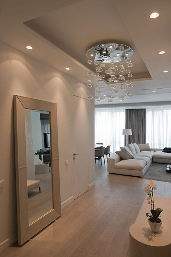 miroir-design-appartement-moderne-miroir-en-couleur-crème