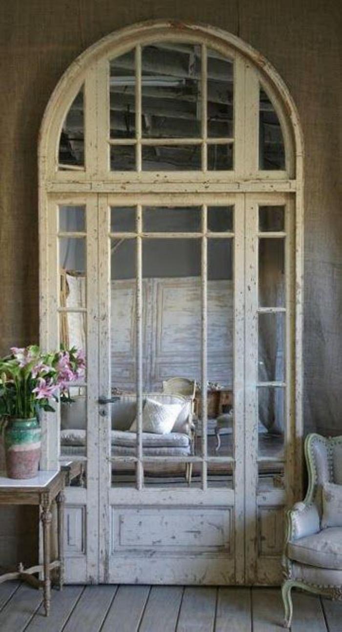 miroir-fenêtre-arc-bois-blanc-décoration-shabby-chic