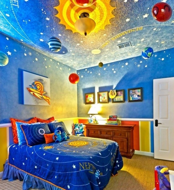 peinture-chambre-enfant-bleue-sur-le-thème-du-cosmos-idee-deco-chambre-garcon