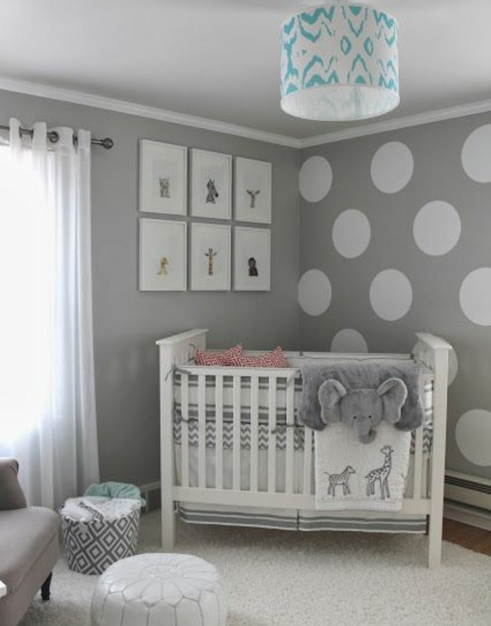 peunture-chambre-bébé-grise-mur-gris-à-points-blancs-idée-mignonne