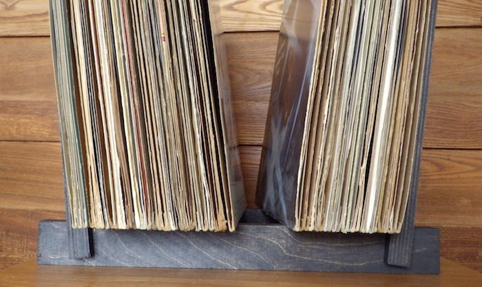 Support Rangement Vinyles En Bambou Extensible - Capacité 50 à 75 Disques, Séparateurs Métal, Protection Meuble (design élégant)