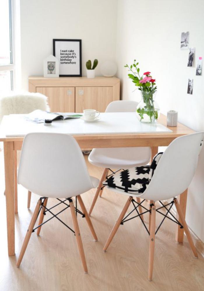 salle-à-manger-scandinave-table-bois-design-scadinave-chaises-scandinaves