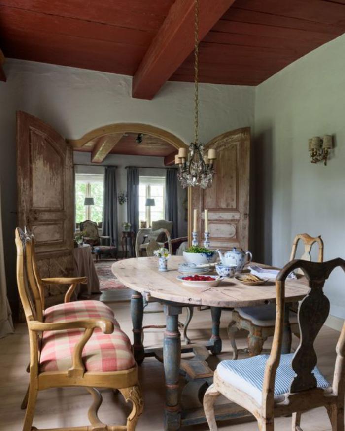 salle-à-manger-style-gustavien-meubles-vintage-french-country