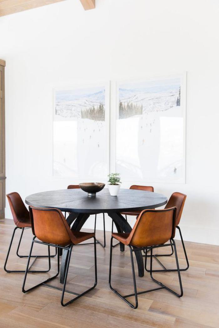 table-de-salle-à-manger-table-dinatoire-noire-chaises-design
