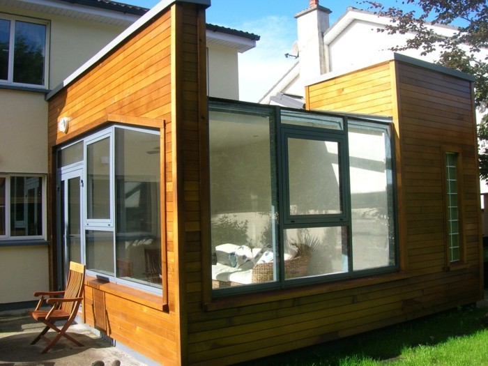 veranda-moderne-en-aluminium-imitation-bois-une-idée-géniale-design-contemporain-lignes-épurées
