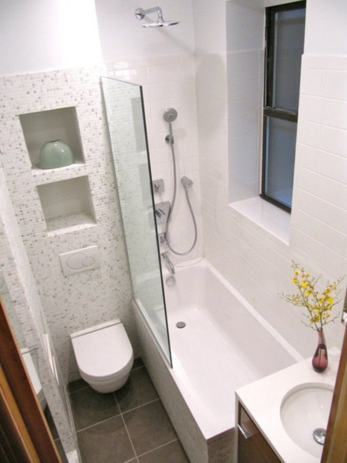 0-jolie-idee-pour-salle-de-bain-4m2-mur-en-mosaique-blanc-sol-en-grands-dalles-beiges