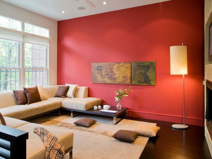 idée-peinture-salon-interessante-mur-d-accent-rouge-sofa-beige-ambiance-romantique