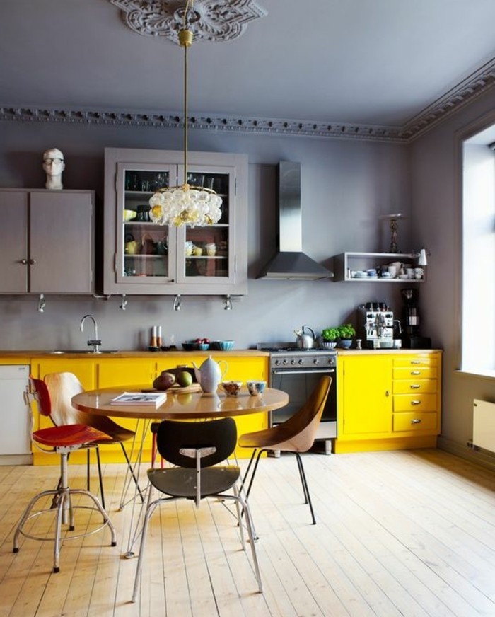 magnifique-desingn-cuisine-taupe-peinture-meuble-cuisine-jaune-qui-égaye-l-ambiance