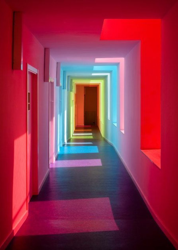 51-eclairage couloir multicolore.