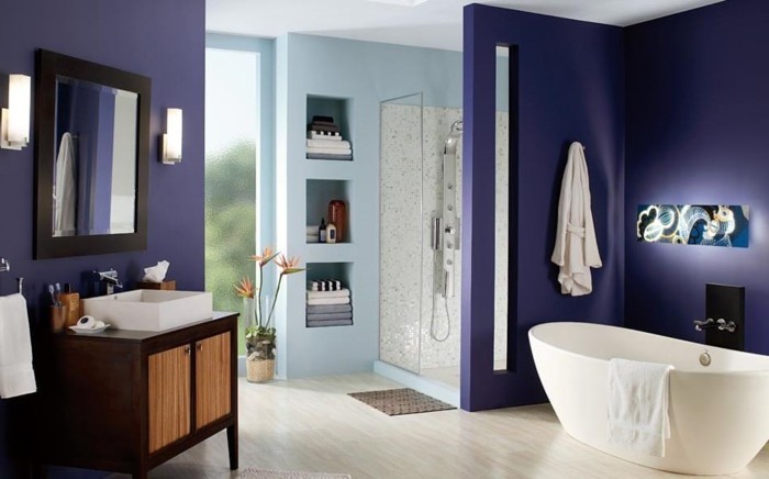 suggestion-unique-peinture-salle-de-bain-mauve-cabine-de-douche-vasque-et-baignoire-à-poser-espace-de-rangement