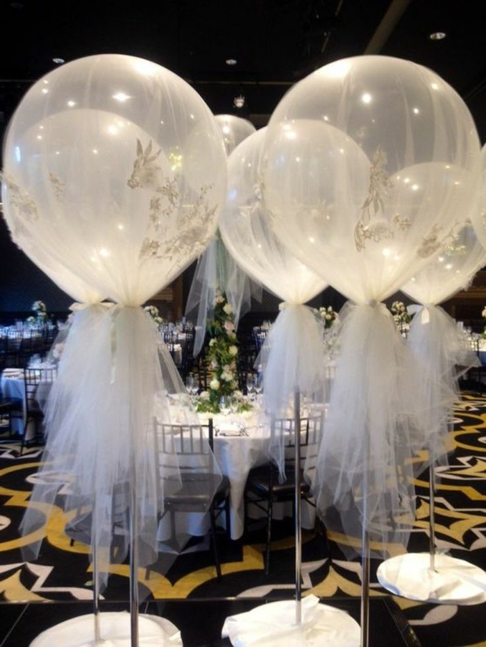 ballon-helium-mariage-deco-mariage-pas-cher-decoration-salle-de-mariage-en-blanc-et-noir