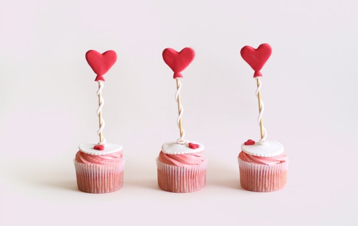 belle-composition-admirable-idee-dessert-de-saint-valentin-cupcakes