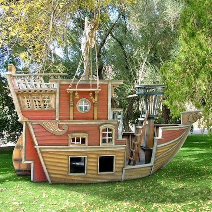 maisonnette-en-bois-enfant-cabane-de-jardin-enfants-design-bateau-pirates