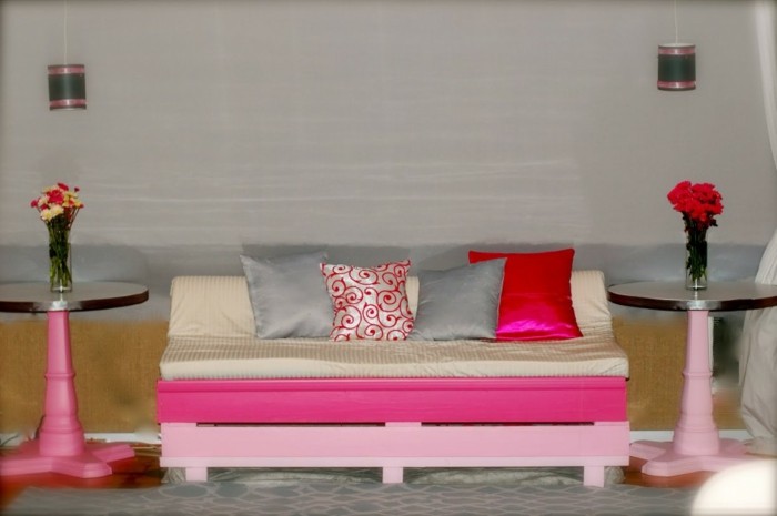 canape-palette-rose-suggestion-extremement-sympatique-pour-un-decor-girly