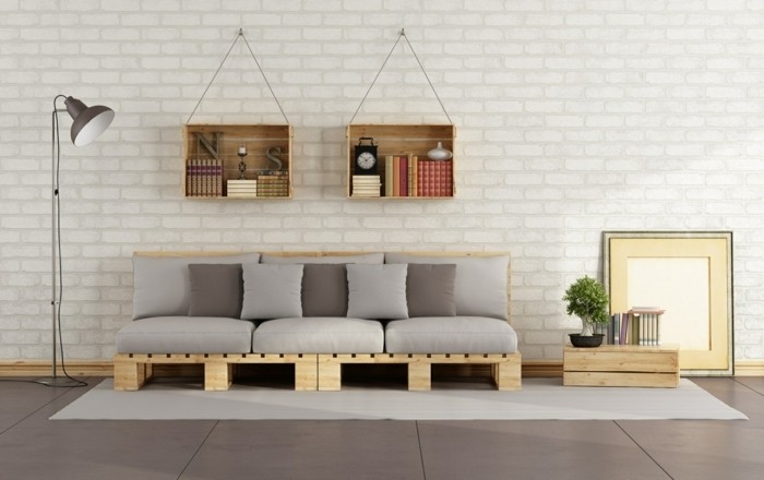 comment-fabriquer-un-canapé-en-palette-suggestion-élégante-étagères-murales-en-bois-très-sympas, canapé en palette diy